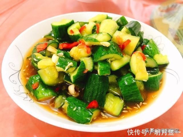 媳妇临产,岳母来家陪护,老妈做了12菜1汤招待,大家看看怎么样