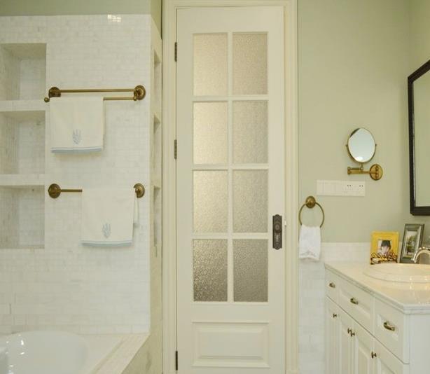 实用|为何不给卫生间装平开门,而改用它替代?装修师傅:美观又实用!