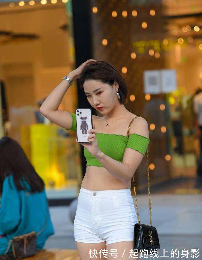 凉爽 微胖小姐姐的夏日穿搭,既清凉又时髦,充满成熟魅力!