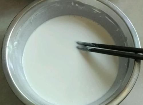 做钵仔糕,别只用粘米粉,多加一点它,口感更Q弹,好看又好吃