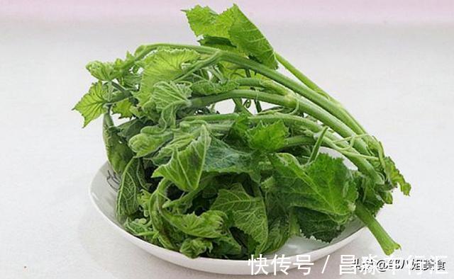 炒南瓜藤|伏天多吃蔬菜，这个菜应季正当时，简单一炒，鲜嫩爽口，解腻开胃