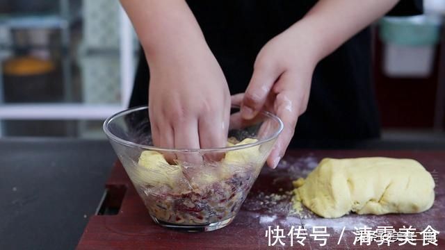 做法|玉米面超好吃的做法，是老一辈都会的手艺，松软清甜，从里香到外
