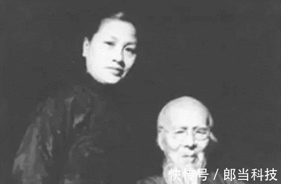 临摹$女徒弟误以为齐白石没画完,擅自添了几笔,764万的画作变成63万