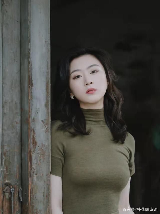 枕梦@五言格律寂寞溪流冷,清凉晚霁歌。云开晴照日,地阔映光波