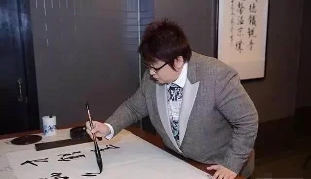 书法家&韩红虽不是书法家,但她笔法灵动飘逸,书功不输书协专家