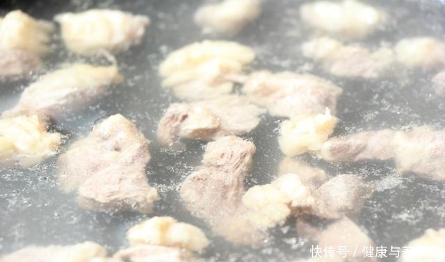 炖牛肉又硬又柴咬不动学会这5个技巧，牛肉软嫩多汁还入味