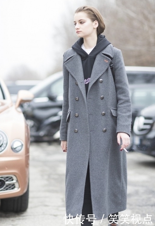 冬日大衣怎么穿才好看？遇上休闲卫衣，将减龄范一览无余