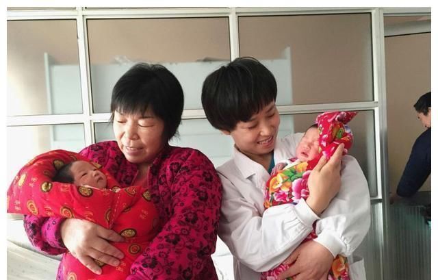 身体素质|49岁妈妈带娃偶遇49岁奶奶,两人生活差距一看便知,现状让人心酸