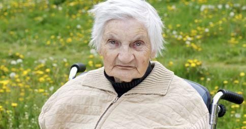 脂肪食物|老人身上总有臭味?儿女先别着急嫌弃,少吃这3种食物异味不再有