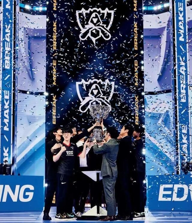 「冠军同款战袍」身披战袍者,无惧风霜,勇攀高峰