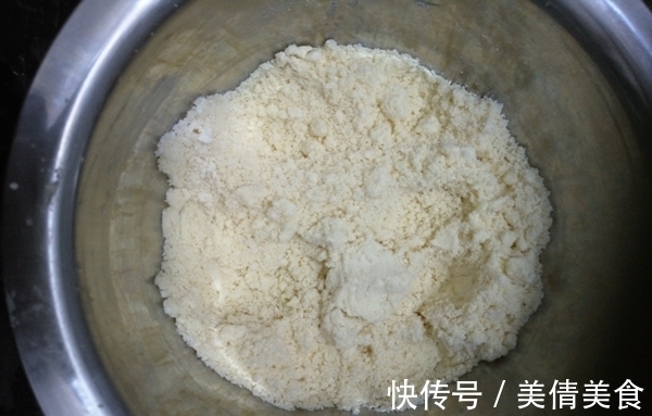 瓜瓣儿|南瓜别再煮粥,教你一种新吃法,比南瓜饼还要香,上桌都抢着吃!