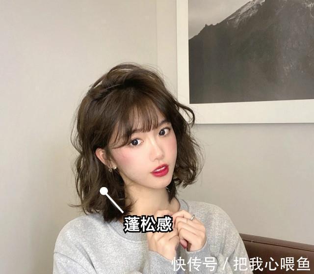 发型|有这几种脸型的女生,放弃“黑长直和刘海”吧,显老不说还没气质