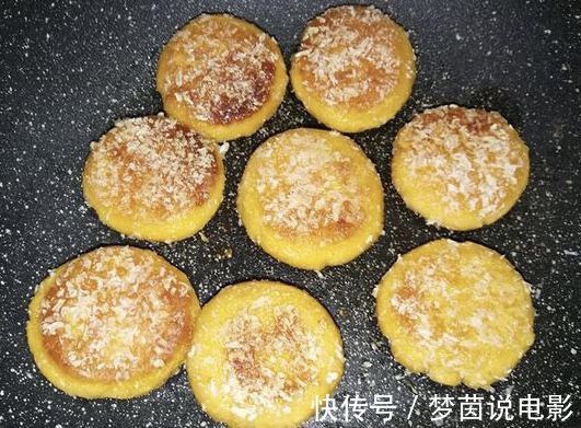 不放水，不放面粉，做好吃的早餐饼，软糯香甜，两盘不够吃，真香