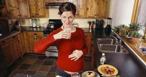 发胖|孕妈晚上再饿,3种食物都别碰,等宝宝“抗议”再后悔就来不及了