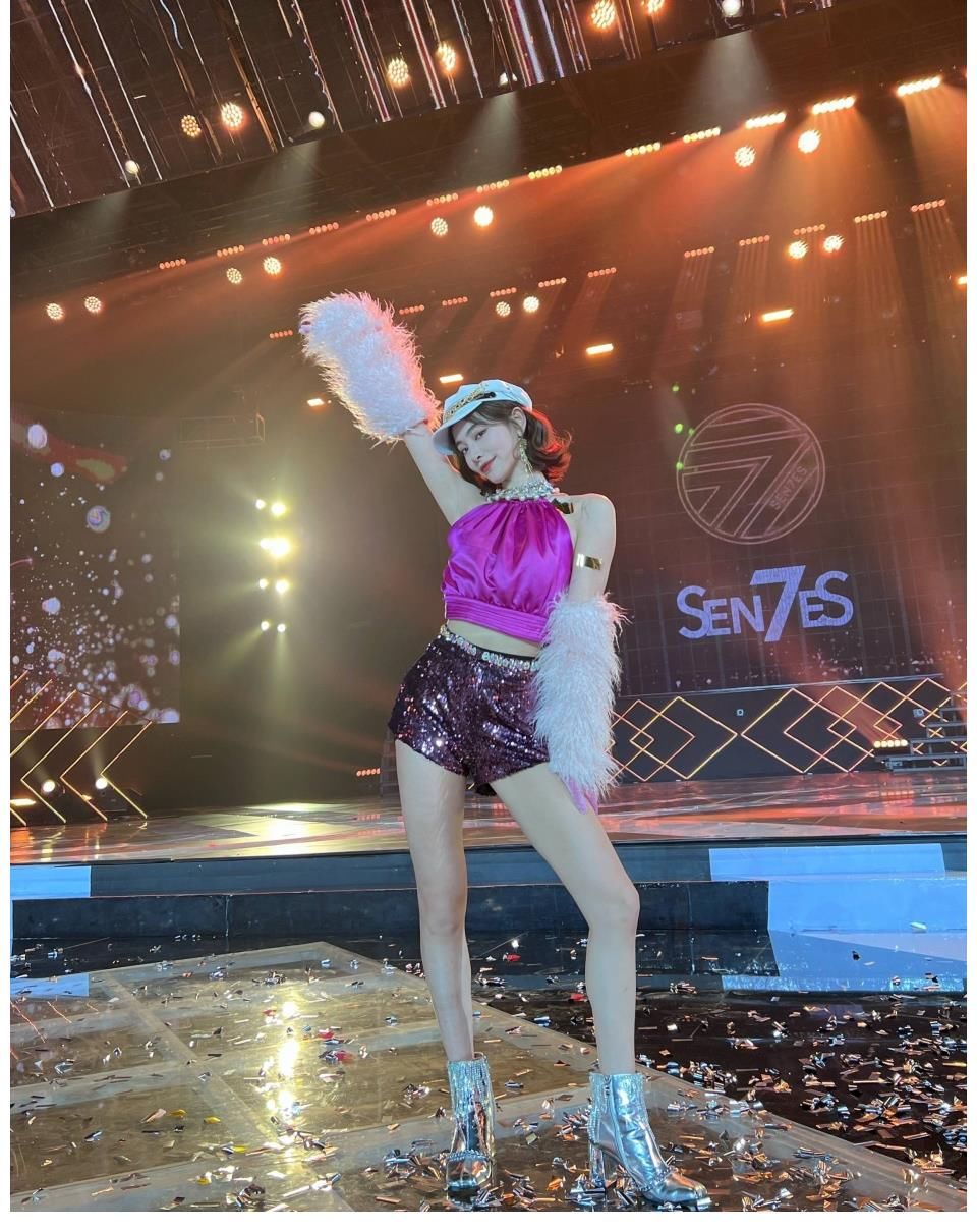 许佳琪的舞台照,爱看一些自信又吸引的美女