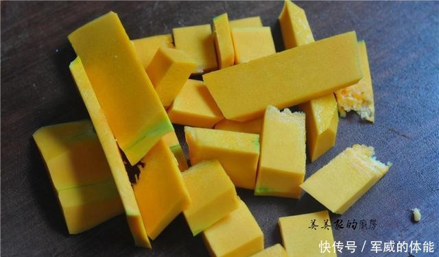 天冷,这早餐一定要试试,制作不过五分钟,比芝士蛋糕更细腻!