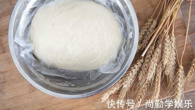 步骤|蒸白菜包子有诀窍,教你发面调馅对的做法,馅香皮软,一吃就上瘾