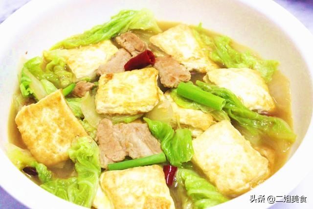 正确做法|白菜炖豆腐时，先炖白菜还是先炖豆腐？大厨教您正确做法，真好吃