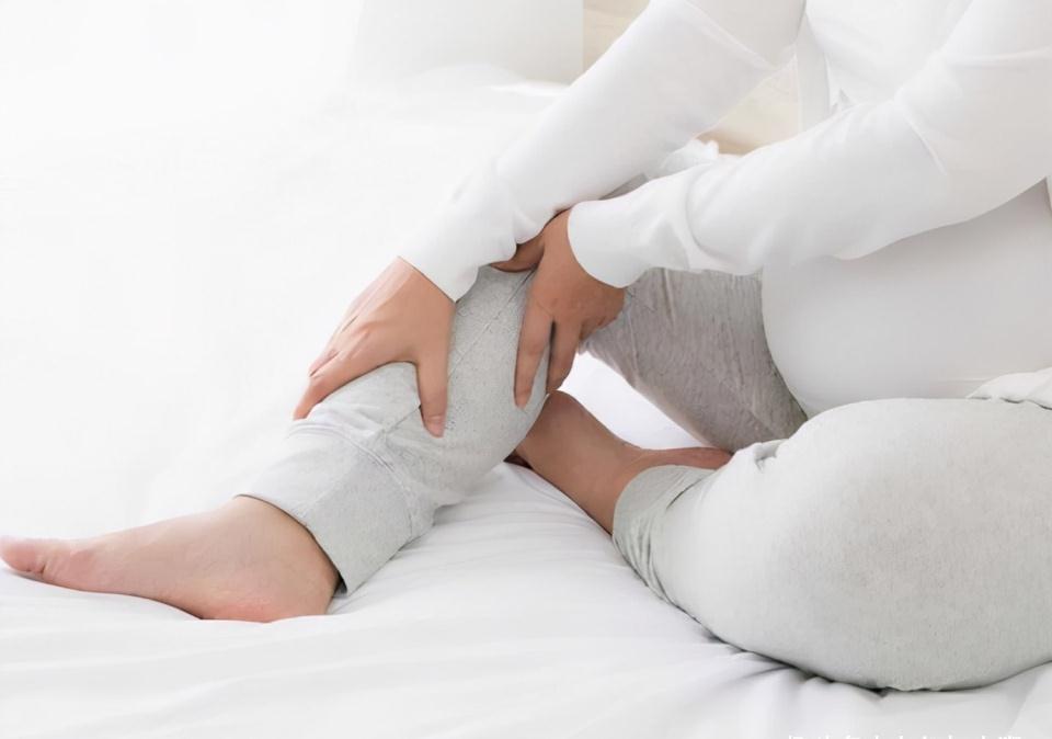 准妈妈|担心孕期水肿影响胎儿,23岁新手妈妈少喝水,医生说她自作聪明