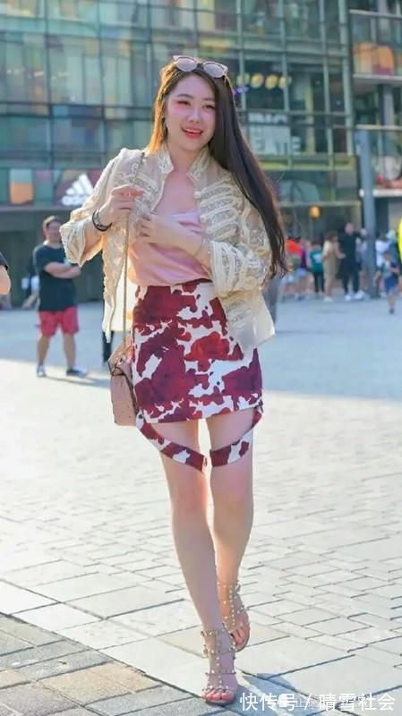 时尚 街拍高跟凉鞋带来时尚美女的不凡气质,清爽可人潮流范十足