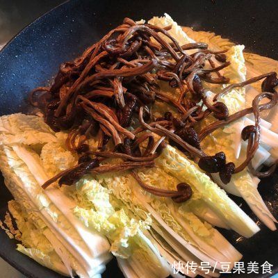 5分钟就能做好的干锅肥肠,简单又好吃