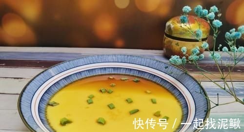蒸鸡蛋羹，直接加水蒸是大忌，切记“5忌”，蛋羹比豆腐脑还细嫩