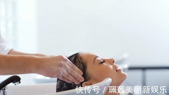 头皮|头发隔多久洗一次最好,很多人一直都做错了,难怪头发越掉越多