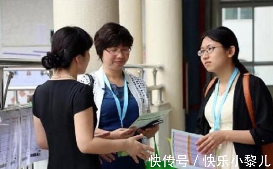 老师|宝宝午睡时口袋掉出的“玩具”,让老师感到屈辱,园长:转学吧