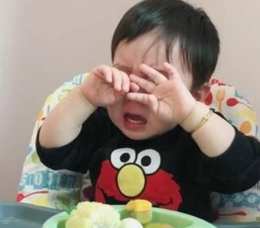 脾脏|孩子总是积食爱“趴睡”儿科医生无非4个原因,家长别不在意