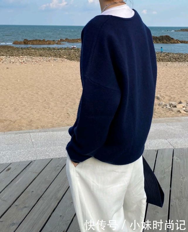 小脚裤|穿对裤子很重要，穿上合适的裤子，可以把腿型修饰得更加完美