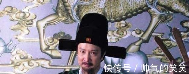 中国文化#知府:墙内桃花,露出一枝难入手,才子对下联,知府一脸绿