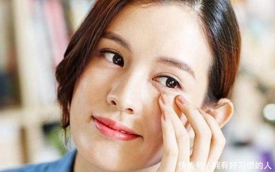 脸部出油一到下午就脱妆该怎么办?掌握四大不脱妆关键!