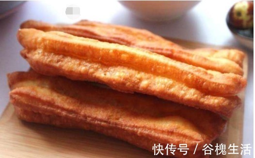 学会这样炸油条，你就可以开店了，外酥里嫩，太好吃