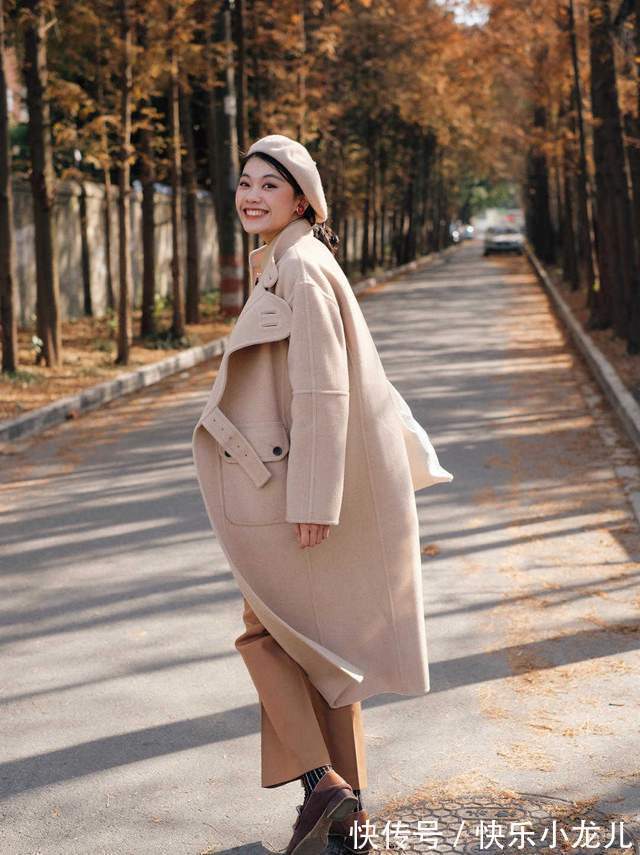搭配 秋天太适合穿大地色了,大衣搭配直筒裤气质又高级,太喜欢了