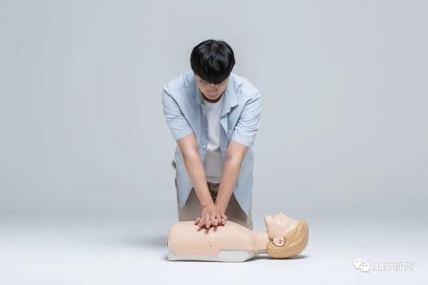 心搏骤停|这些急救方法一定要学会！能救命→