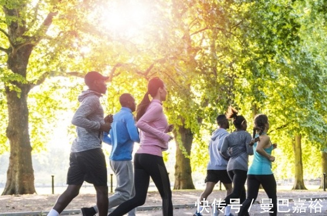 重力|“长寿”运动排行榜公布!游泳排第4,这项运动适合所有人