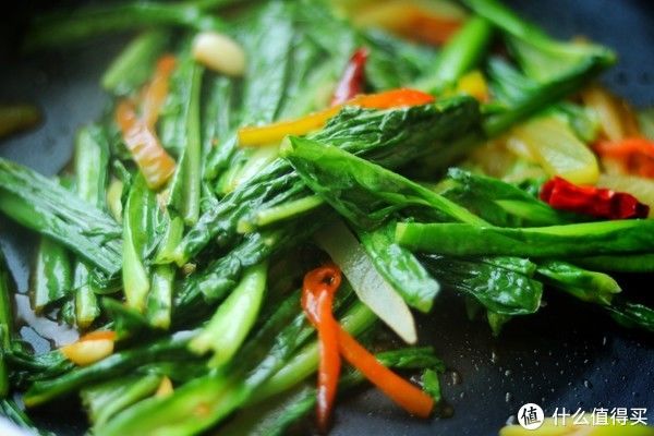 食欲|天热没食欲，2块钱买棵油麦菜，家常做法香辣好吃，最先光盘