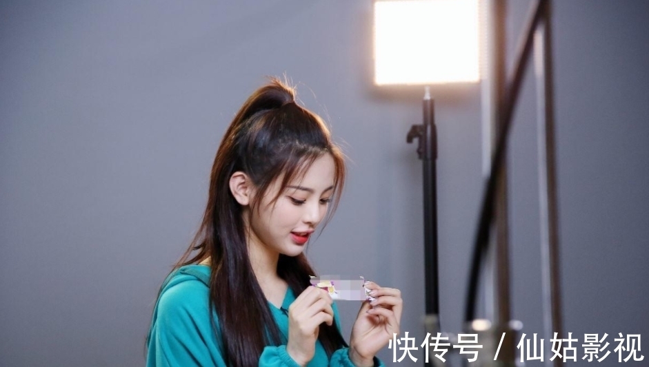 发言|杨超越草根的出生，没有包袱，不喂毒鸡汤，不被尘世裹挟