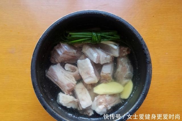 香肉|到了冬天,要常给家人做此菜,鲜香肉嫩好美味,吃完浑身暖乎乎