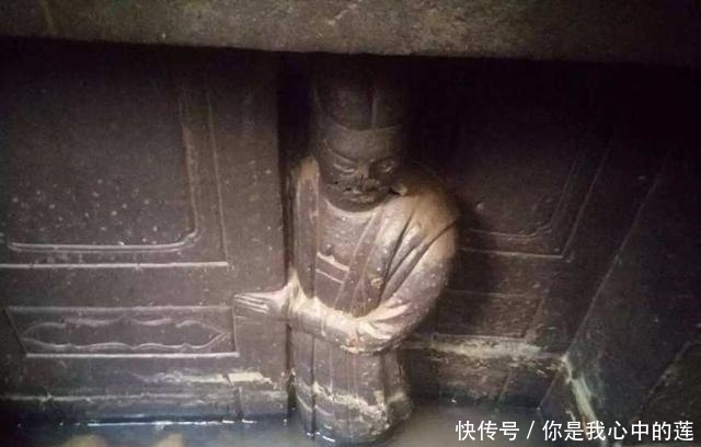  古墓|一座古墓的棺椁上写着开者即死，考古人员冒险打开，结果很意外