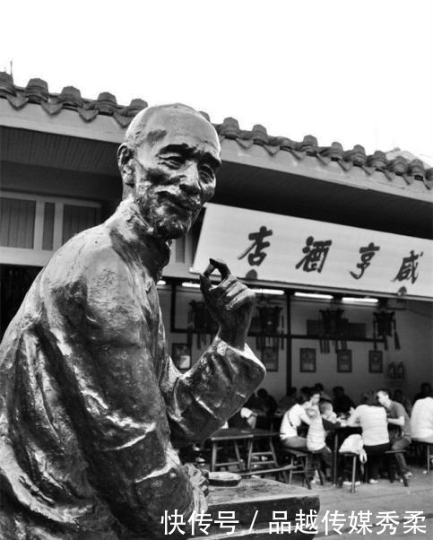 “大约孔乙己的确死了”,看不懂觉得是病句,看懂才知是神妙之笔