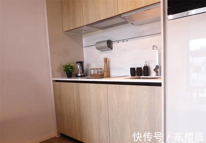 小两口|小两口买下21㎡婚房,巴掌大的家挤出“双客厅”,生活去繁从简