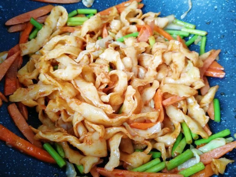 想吃炒面，自己在家就能做，简单几步就出锅，经济又实惠