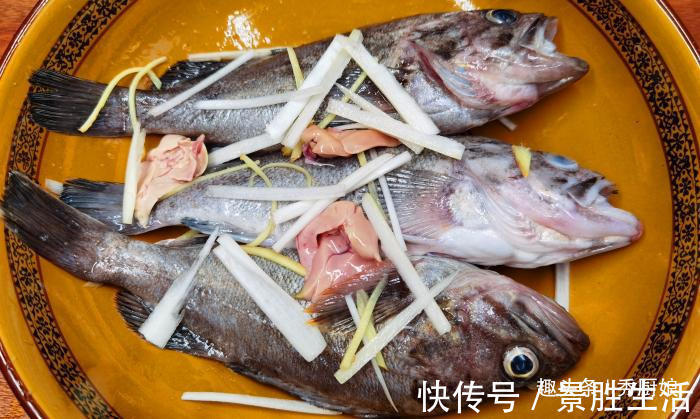 码头|不管炖啥鱼,别加料酒和醋去腥,教你1招,鱼肉鲜香,汤白不腥气