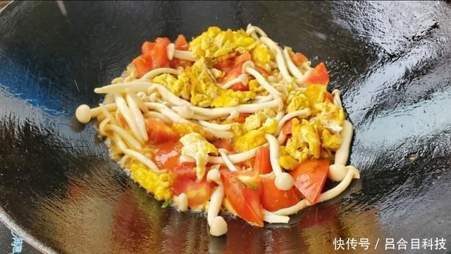 西红柿鸡蛋炒白玉菇，营养丰富，好吃又下饭