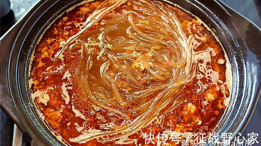 家常菜肉末粉条，鲜香酸辣，特别开胃，我们家冬天常吃