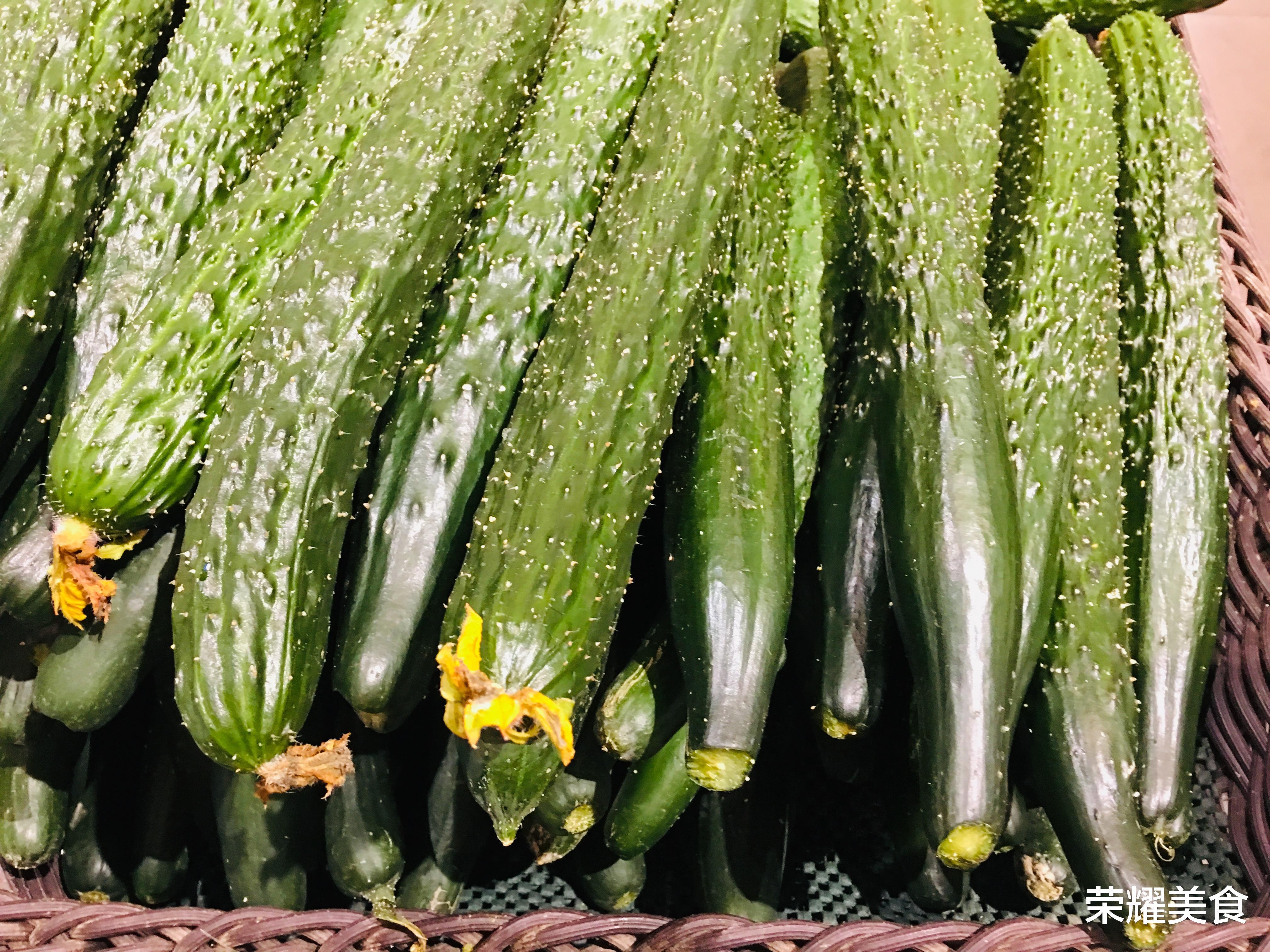 “激素”青瓜不要买,认准4点,一眼就能分辨出来,多便宜也不要