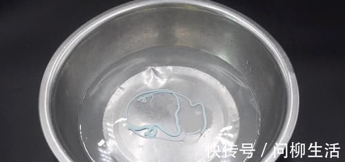 天天拖地还不干净?教你用一秘招,拖一次几天都很干净,太实用了