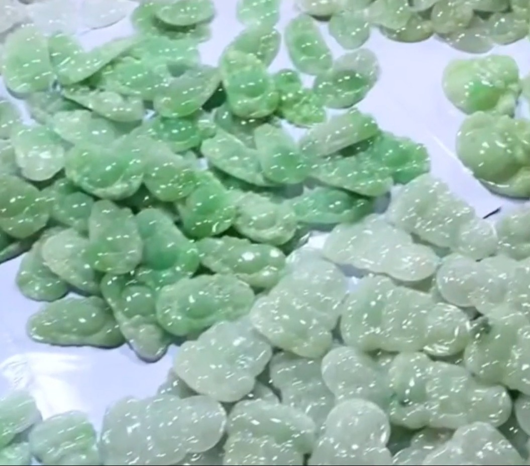翡翠|为啥直播间买的翡翠，总是货不对版？