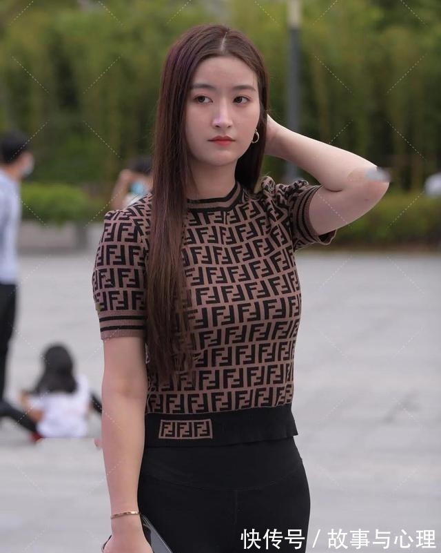 美女 “葫芦”身材的瑜伽裤美女,风格可简单休闲,魅力无穷!